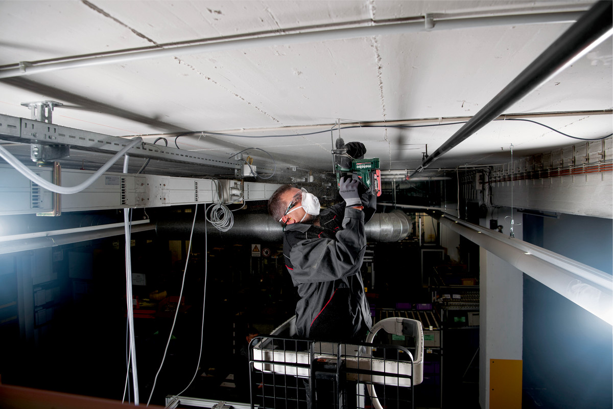 Aku vrtací kladivo Metabo BH 18 LTX BL 16, 18V, MetaBox