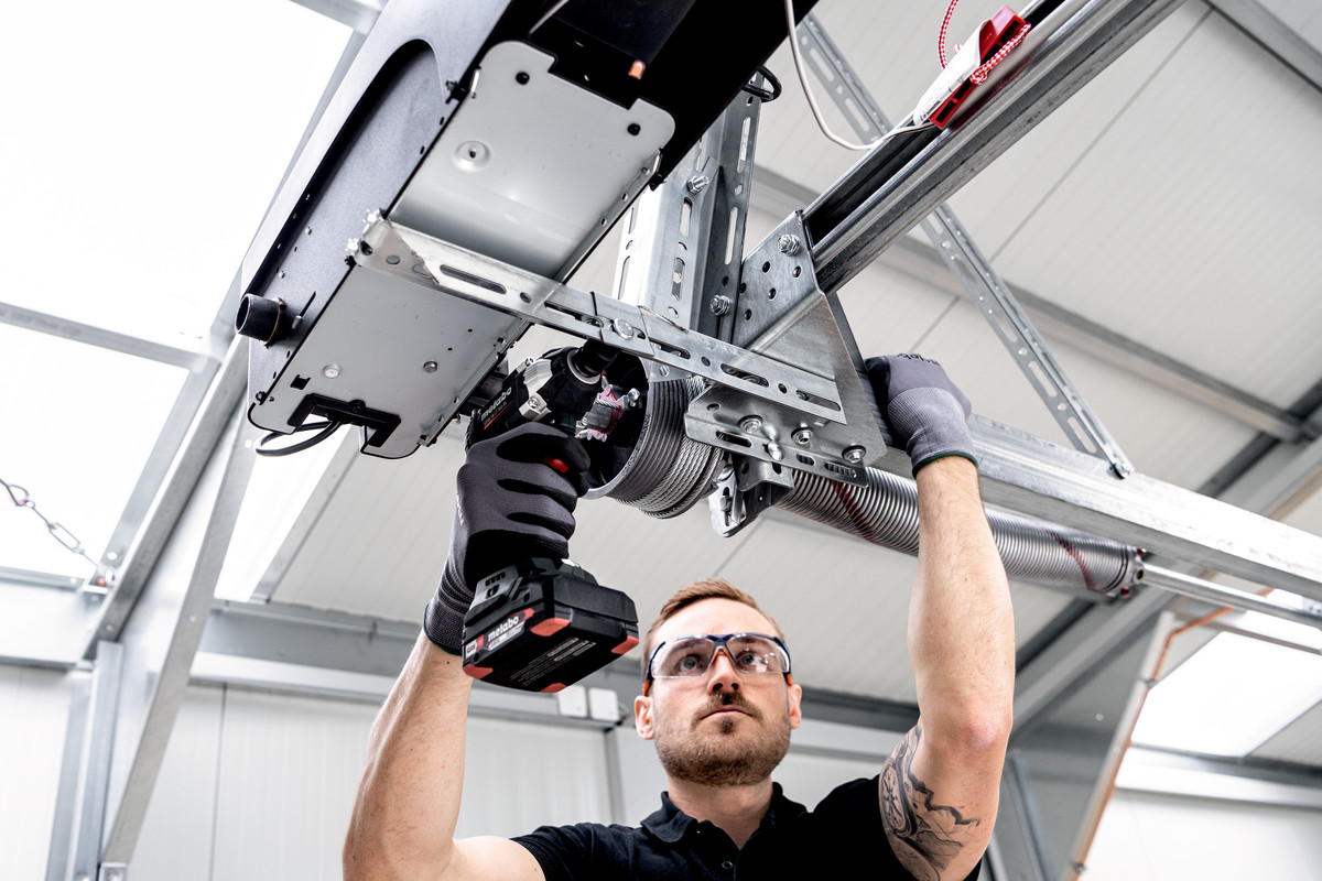 Aku rázový utahovák Metabo SSW 18 LT 300 BL, 18V, metaBOX