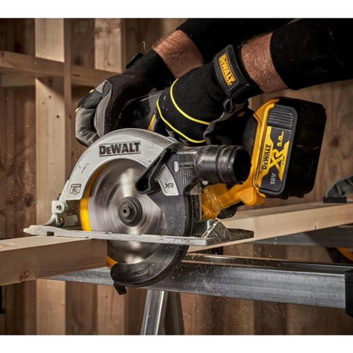 Aku okružní pila DeWALT DCS565NT, 18V, kufr