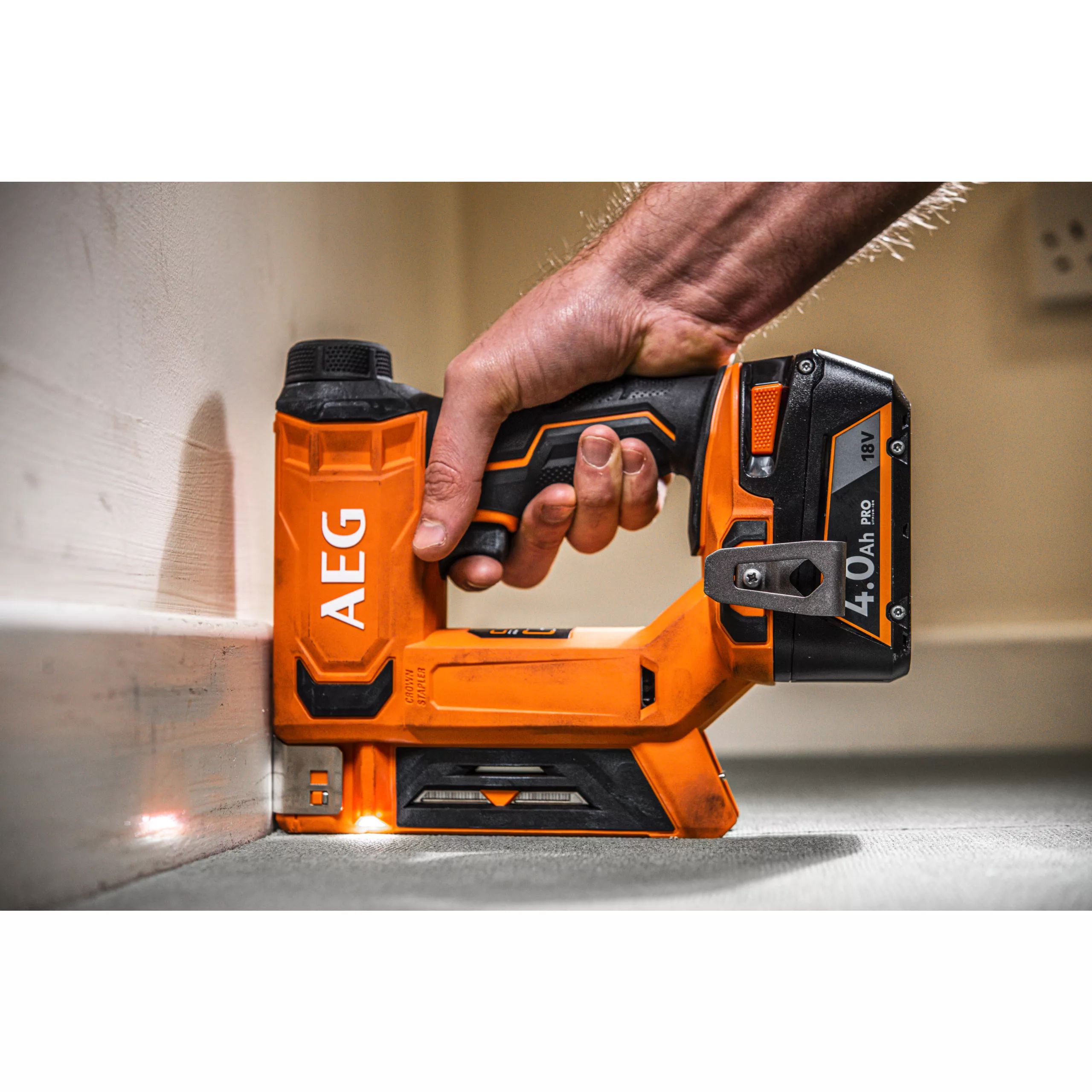 Aku sponkovačka AEG B18CS10-0, 18V