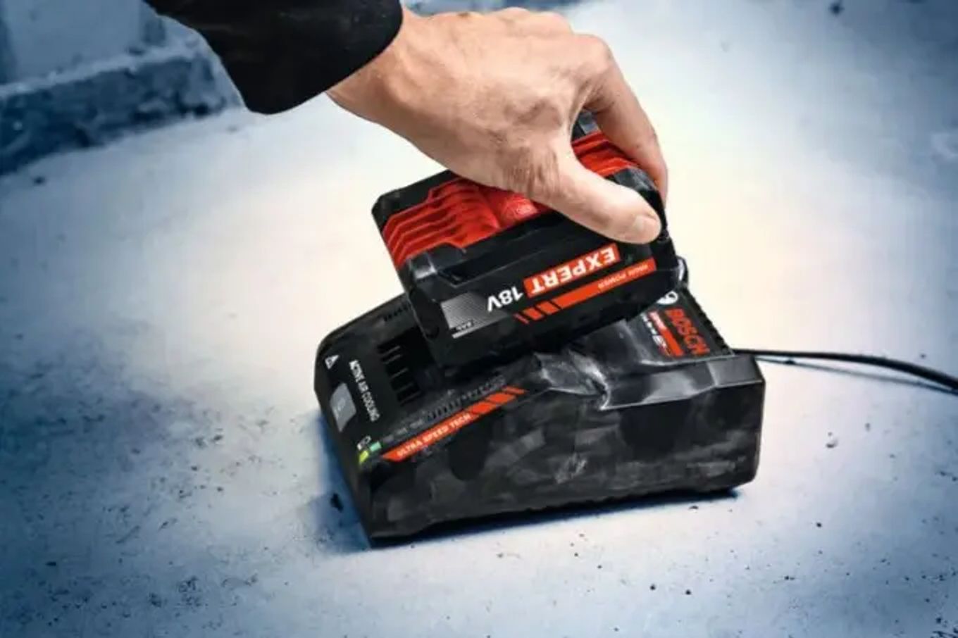 Rychlonabíječka BOSCH EXPERT EXAL 18V-160