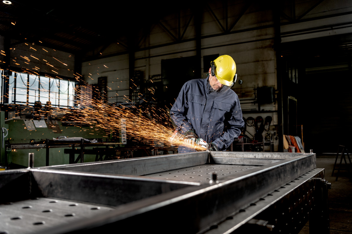 Aku úhlová bruska Metabo W 18 LT BL 11-125, metaBOX