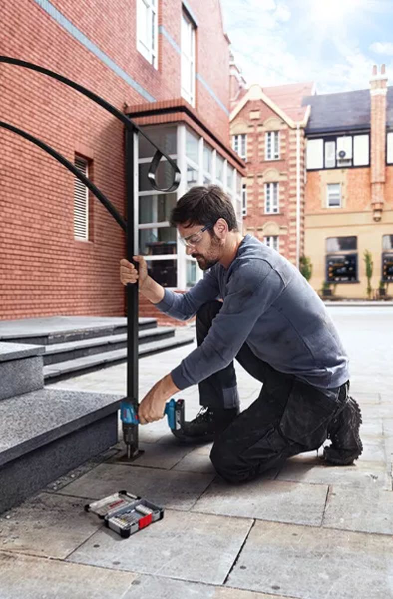Aku příklepová vrtačka BOSCH GSB 185-LI, 2×2Ah, 18V, kufr