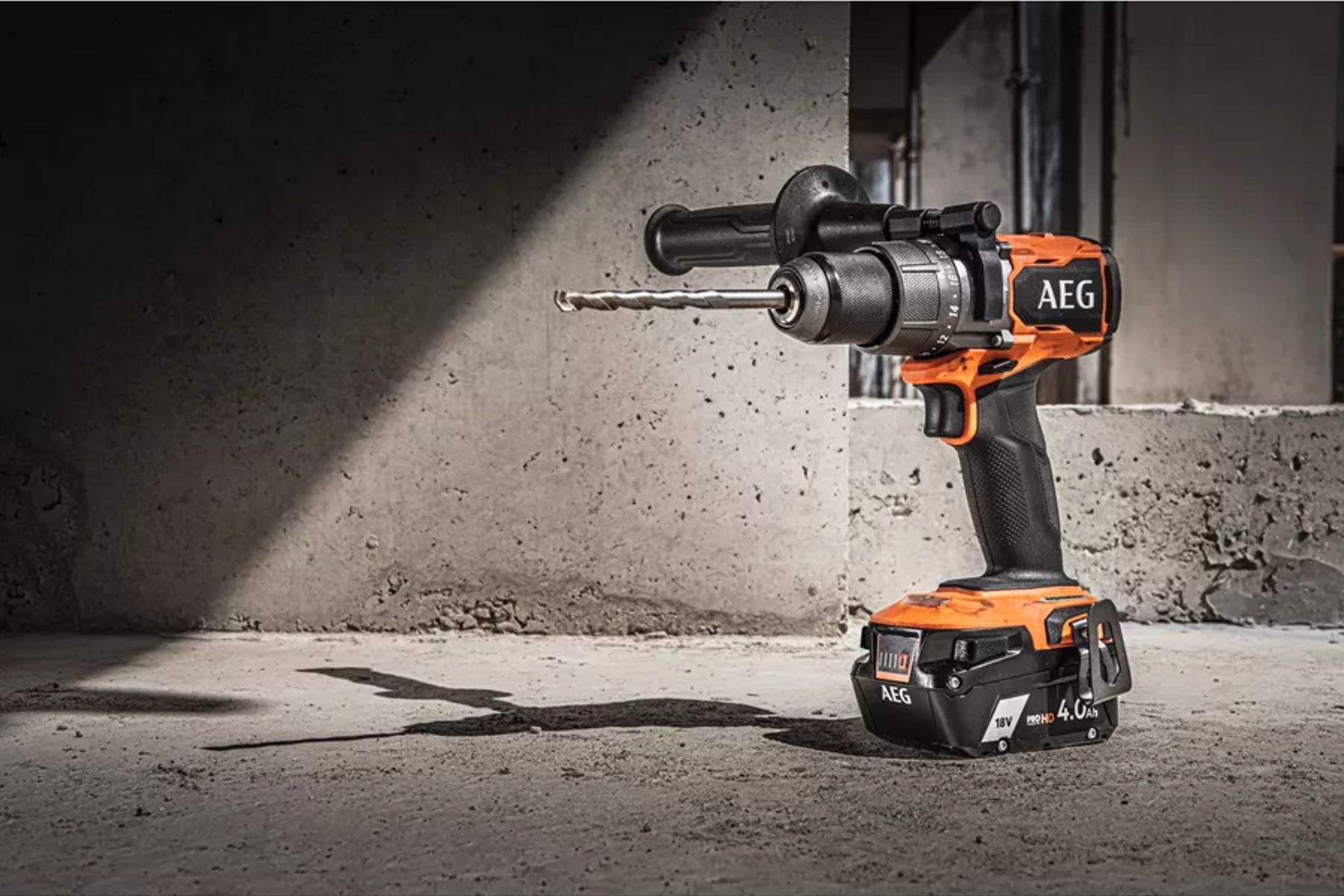 Aku příklepová vrtačka AEG BSB18C3BL, 2×5Ah, 18V, kufr