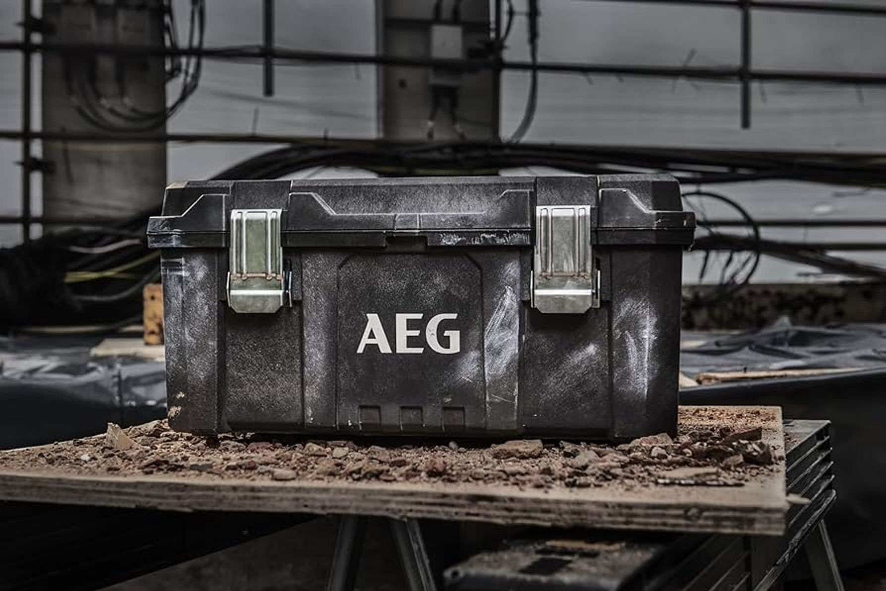 Odolný box na nářadí AEG 26TB, 37l