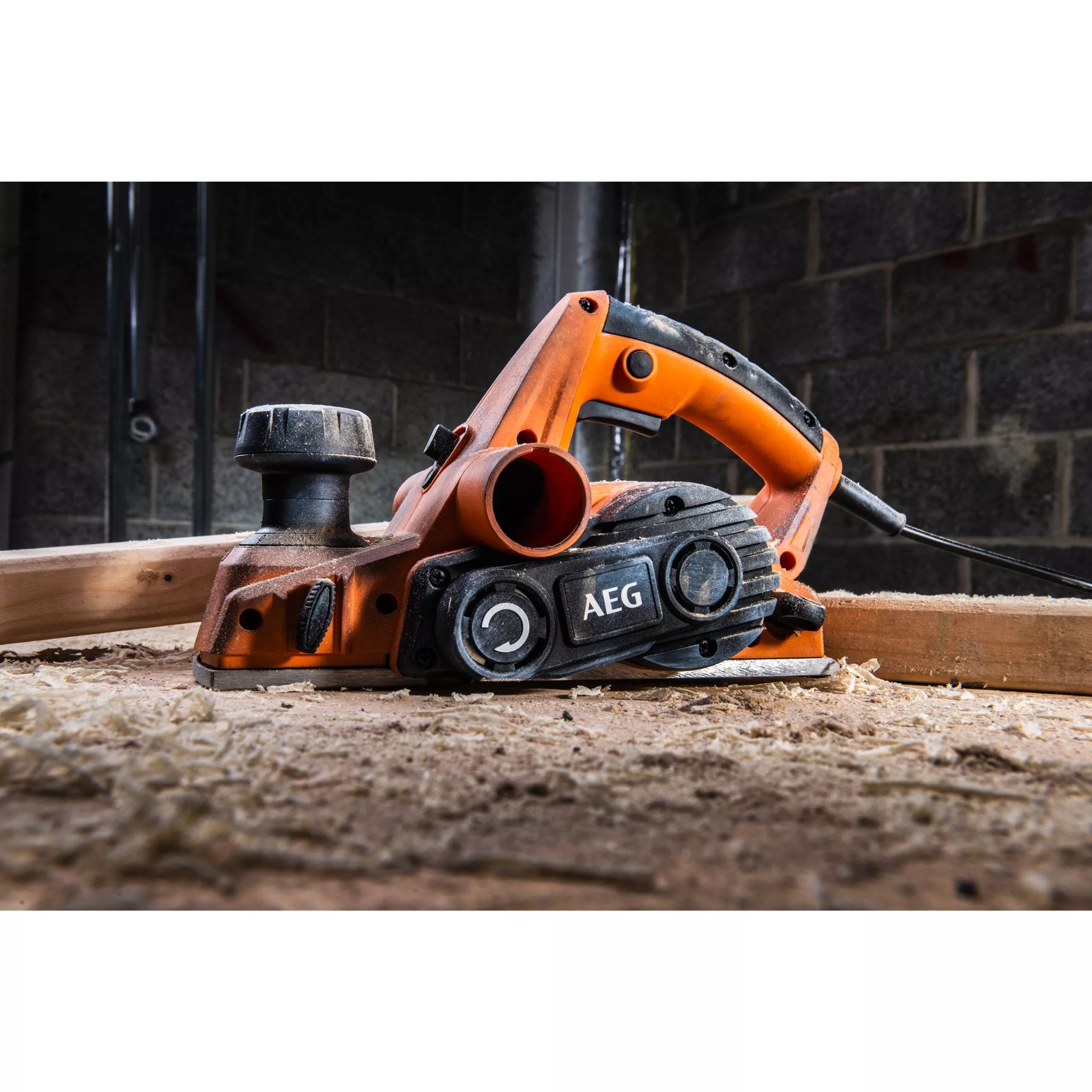 Elektrický hoblík AEG PL700, 82mm