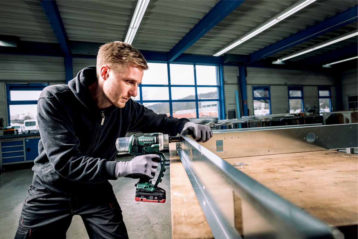 Aku nýtovací pistole Metabo NP 18 LTX BL 5.0, metaBOX