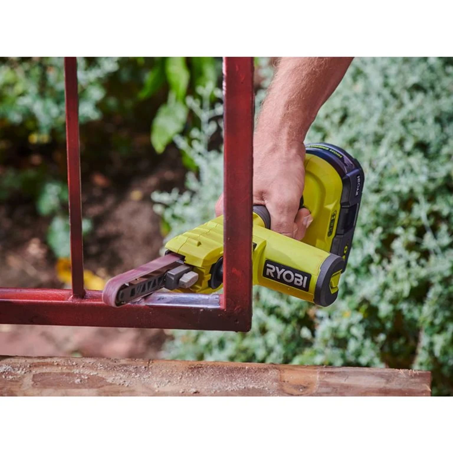 Aku pásová bruska / pilník Ryobi R18PF-0