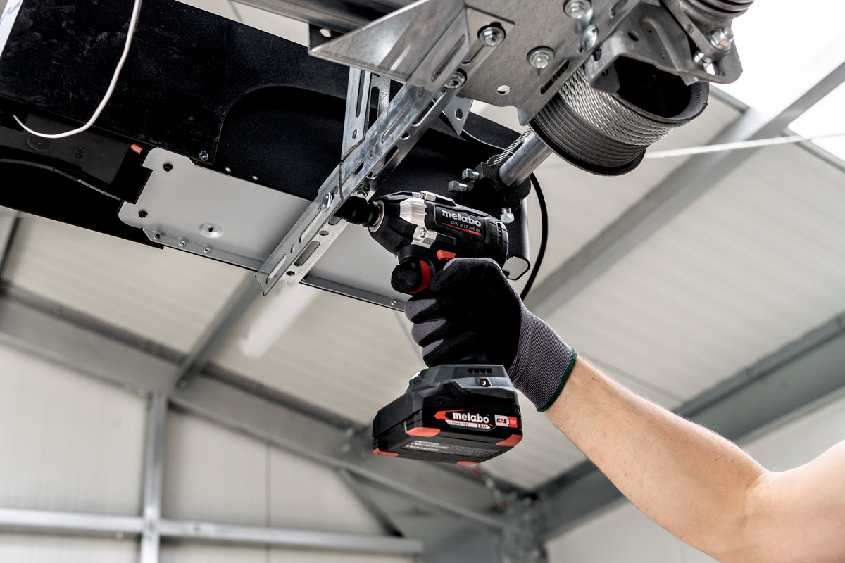 Aku rázový utahovák Metabo SSW 18 LT 300 BL, 18V, metaBOX