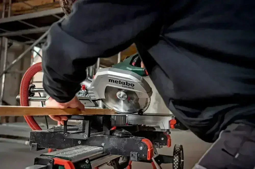 Pokosová pila Metabo KGS 254 M
