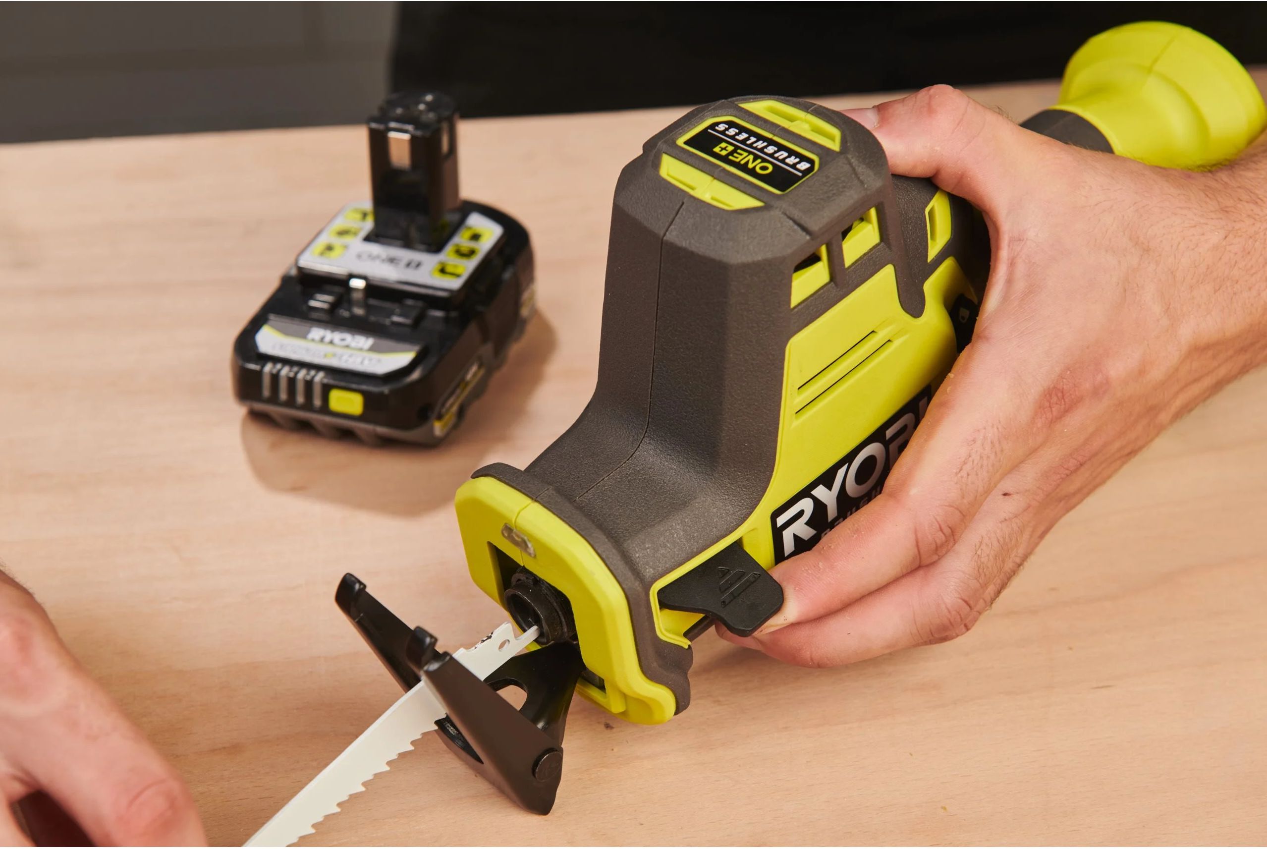 Aku šavlová pila RYOBI RRS18CBL-0, 18V