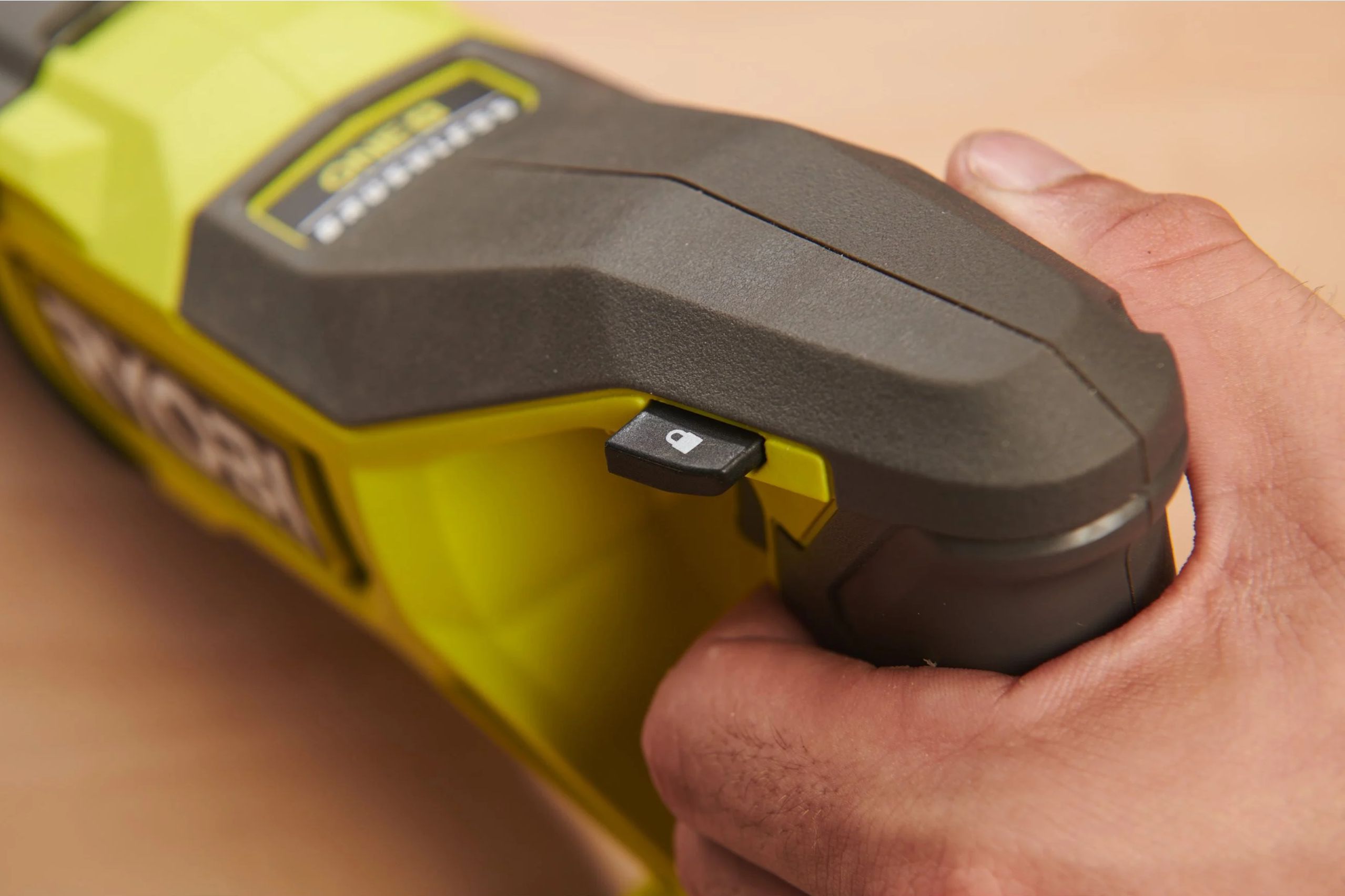 Aku šavlová pila RYOBI RRS18BL-0, 18V