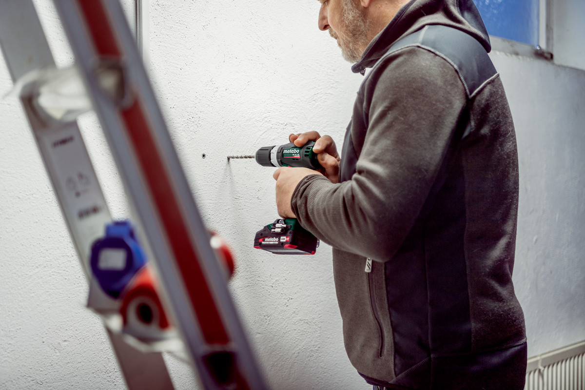 Aku příklepová vrtačka Metabo SB 18 L BL, 2×2Ah, 18V, metaBOX