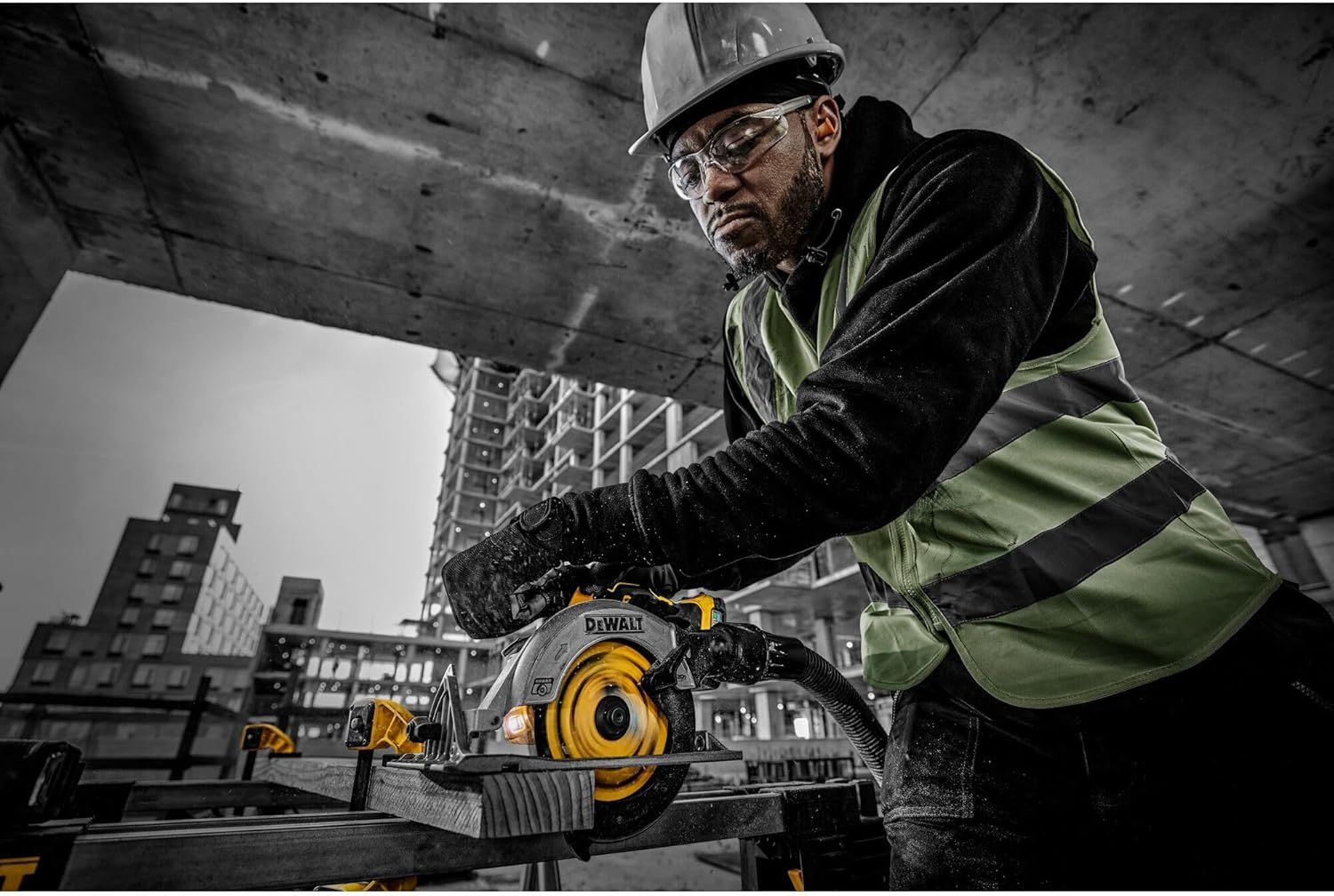 Aku okružní pila DeWALT DCS565NT, 18V, kufr