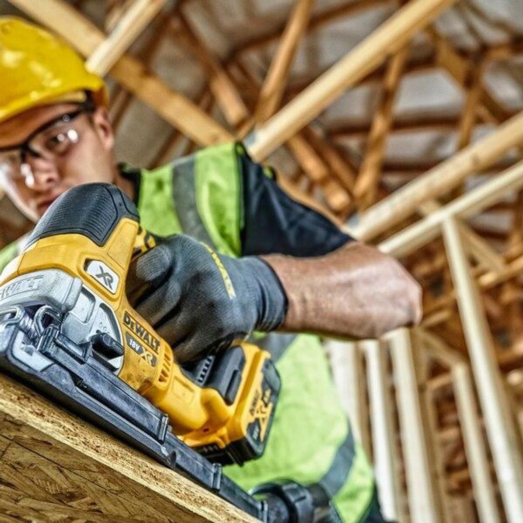 Aku přímočará pila DeWALT DCS334NT, 18V, kufr
