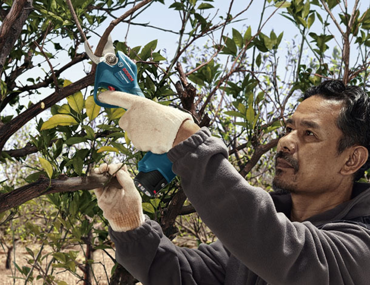 Aku zahradní nůžky BOSCH PRO Pro Pruner, 2×3Ah, 12V