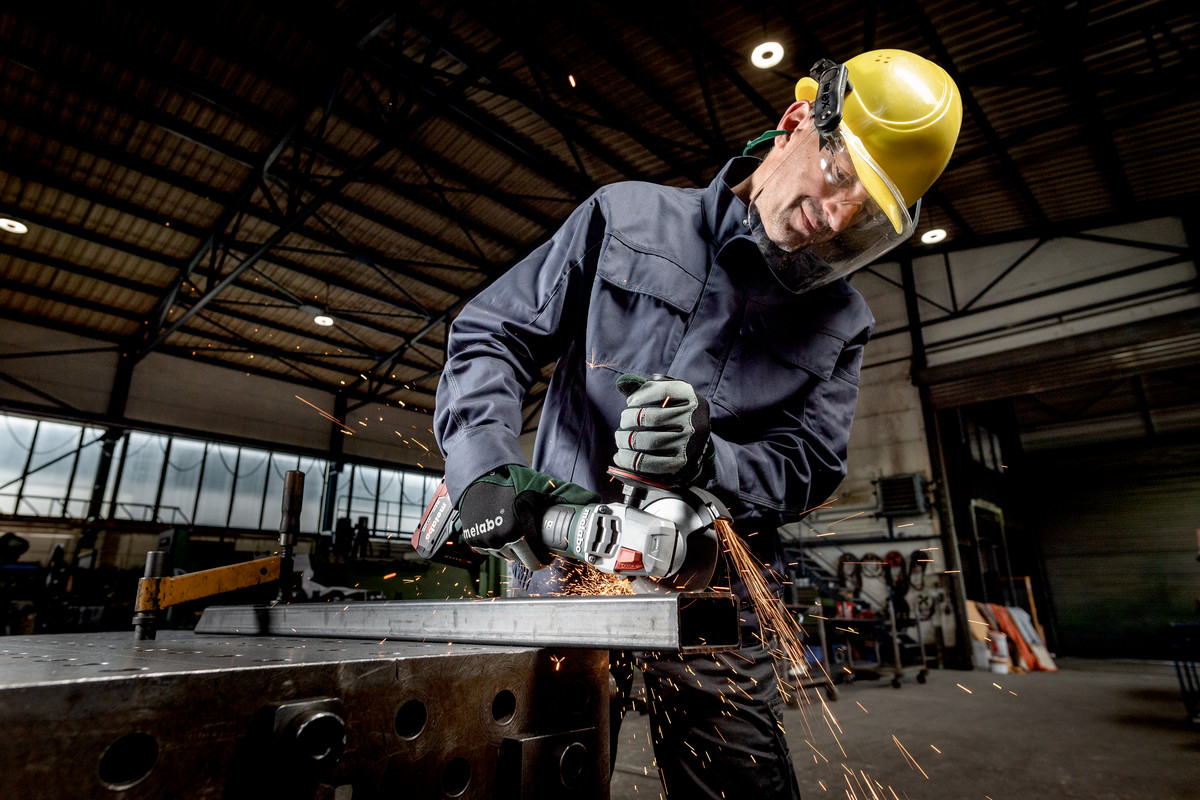 Aku úhlová bruska Metabo W 18 LT BL 11-125, metaBOX