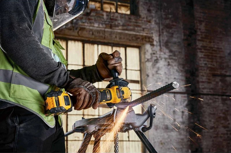 Aku úhlová bruska DeWALT DCG409VSNT, 18V, kufr