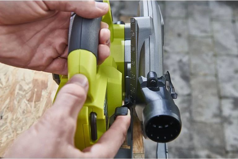 Aku okružní pila Ryobi RCS18BL-0, 18V