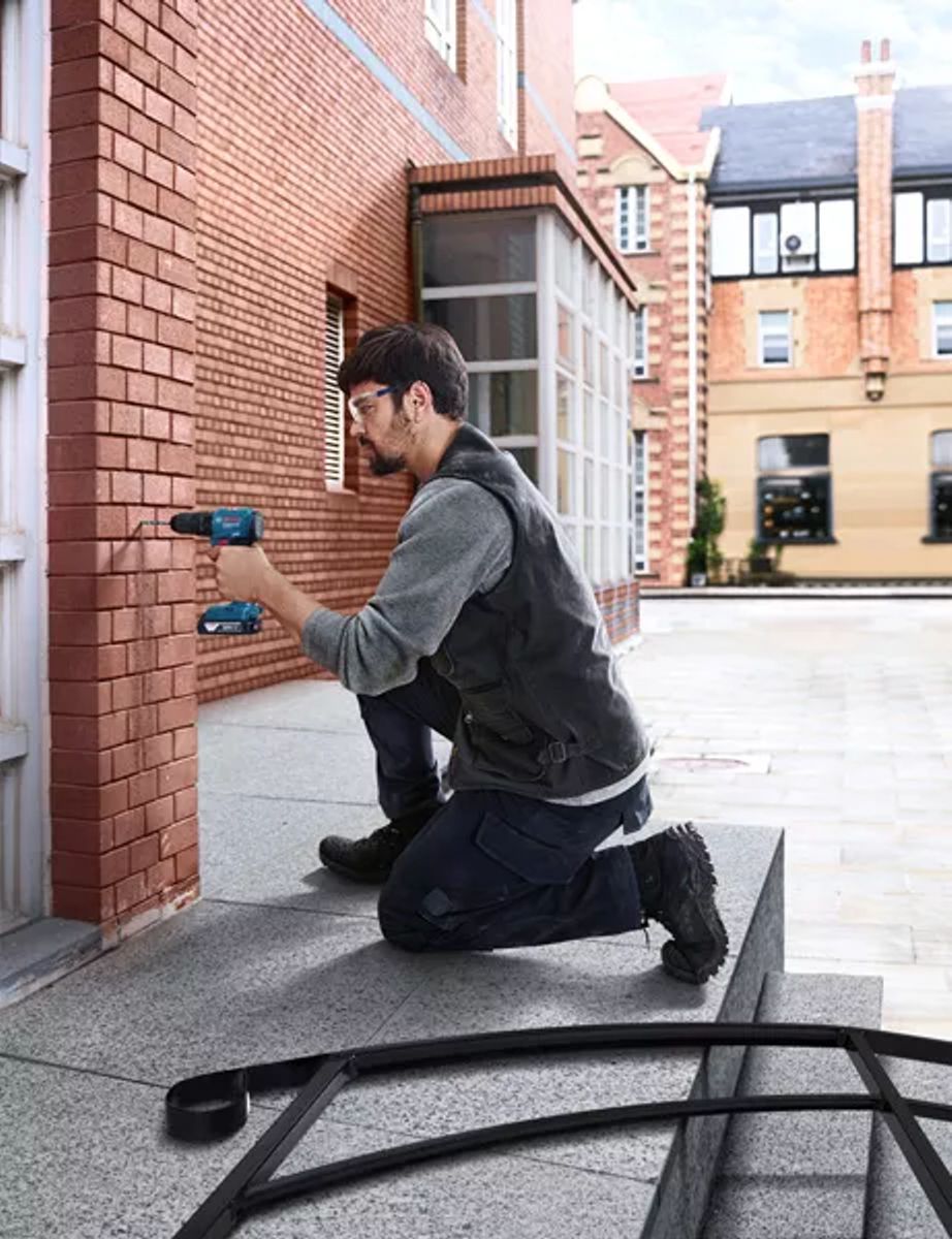 Aku příklepová vrtačka BOSCH GSB 185-LI, 2×2Ah, 18V, kufr