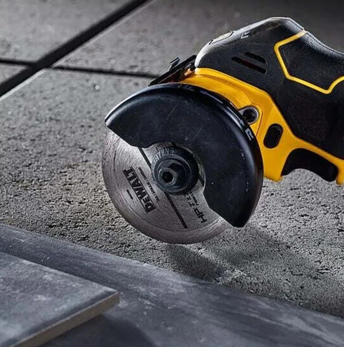 Aku úhlová bruska DeWALT DCS438N, 18V