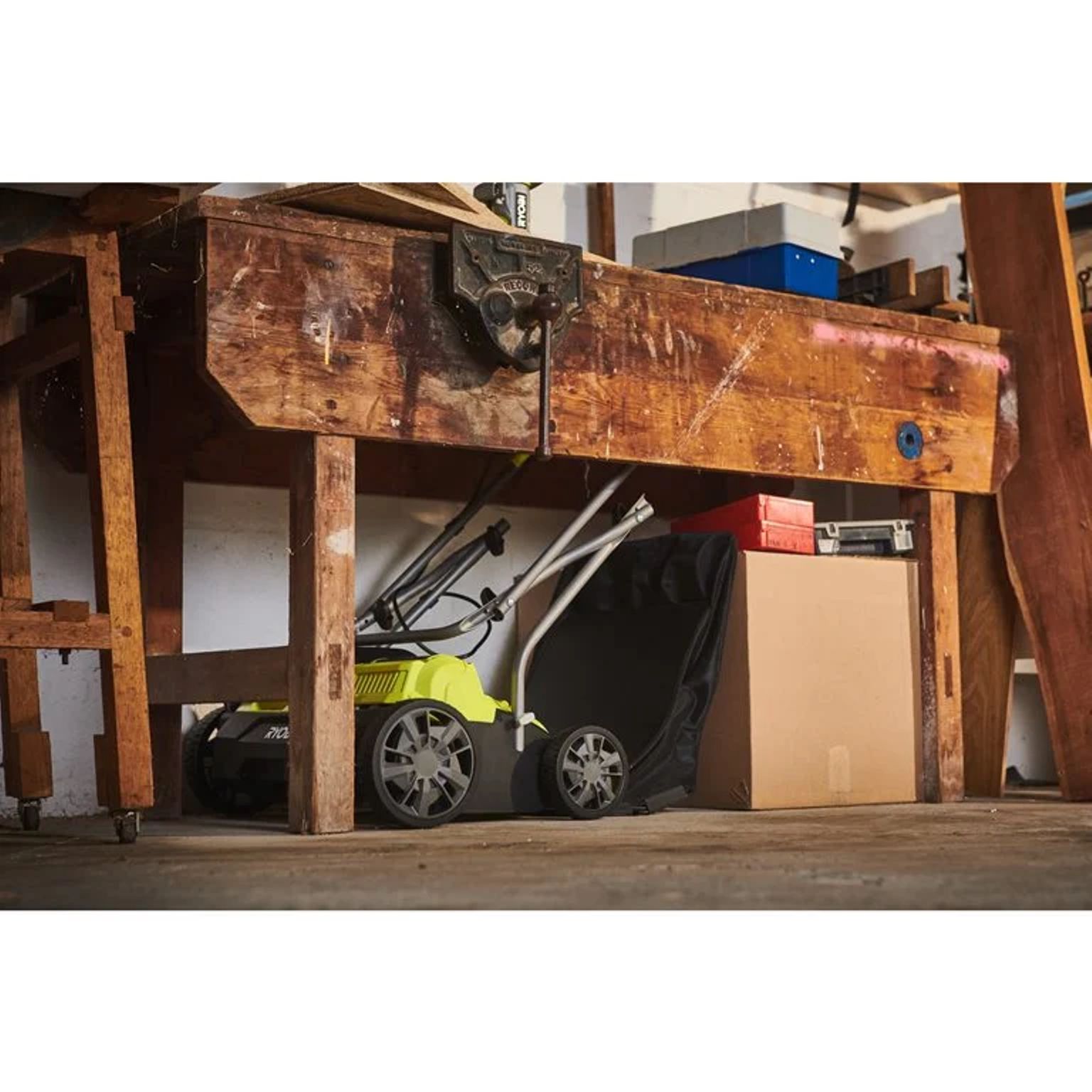 Aku vertikutátor Ryobi RY18SFX35A-240, 2×4Ah, 18V