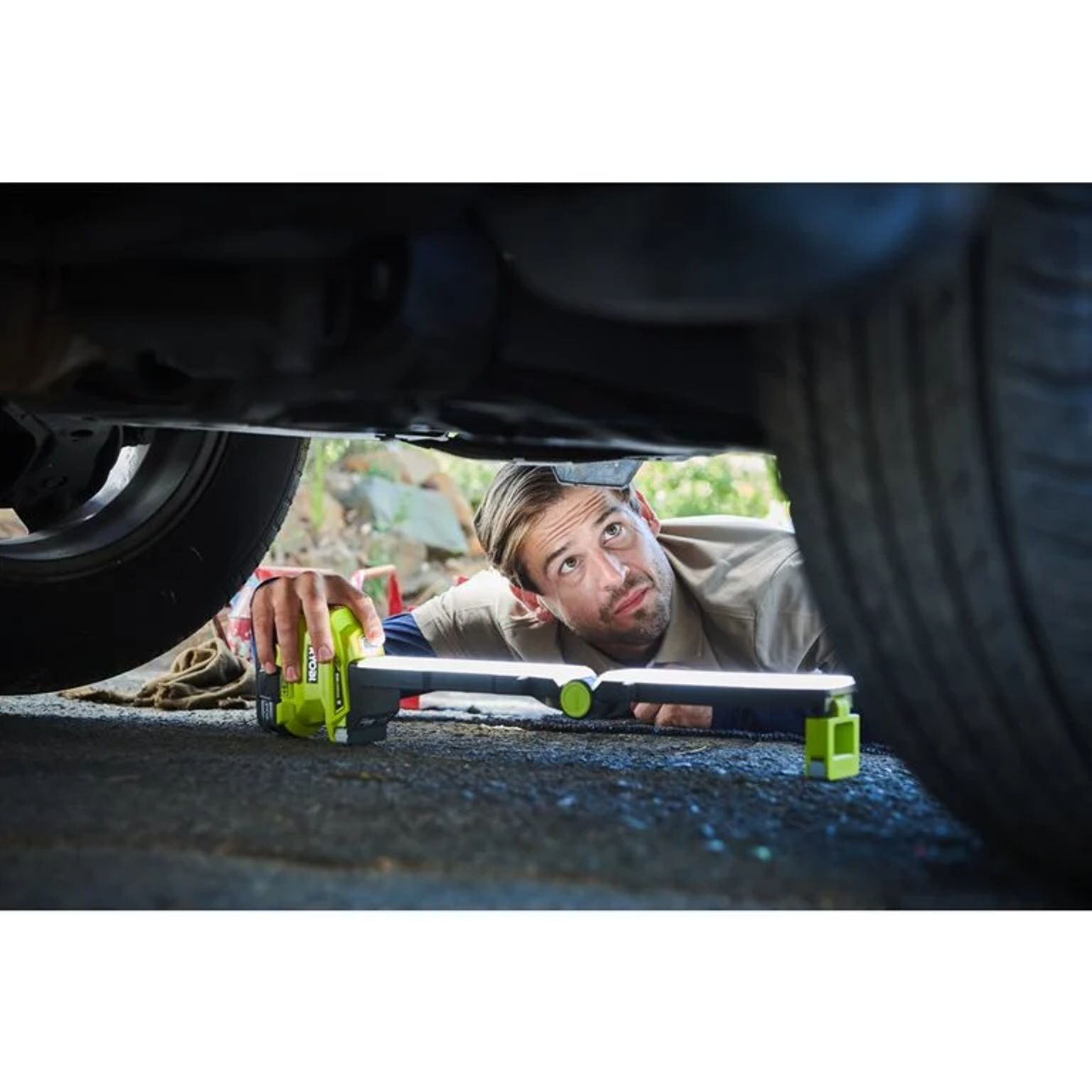 Aku sklopné prostorové LED světlo RYOBI R18ALF-0, 18V