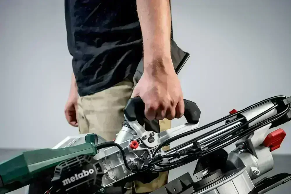 Pokosová pila Metabo KGS 305 M SET