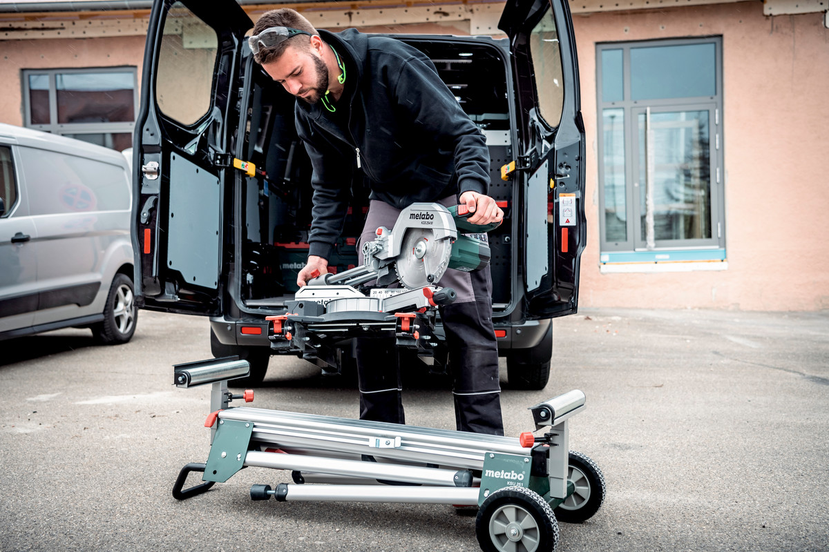 Pokosová pila Metabo KGS 254 M + podstavec KSU 251