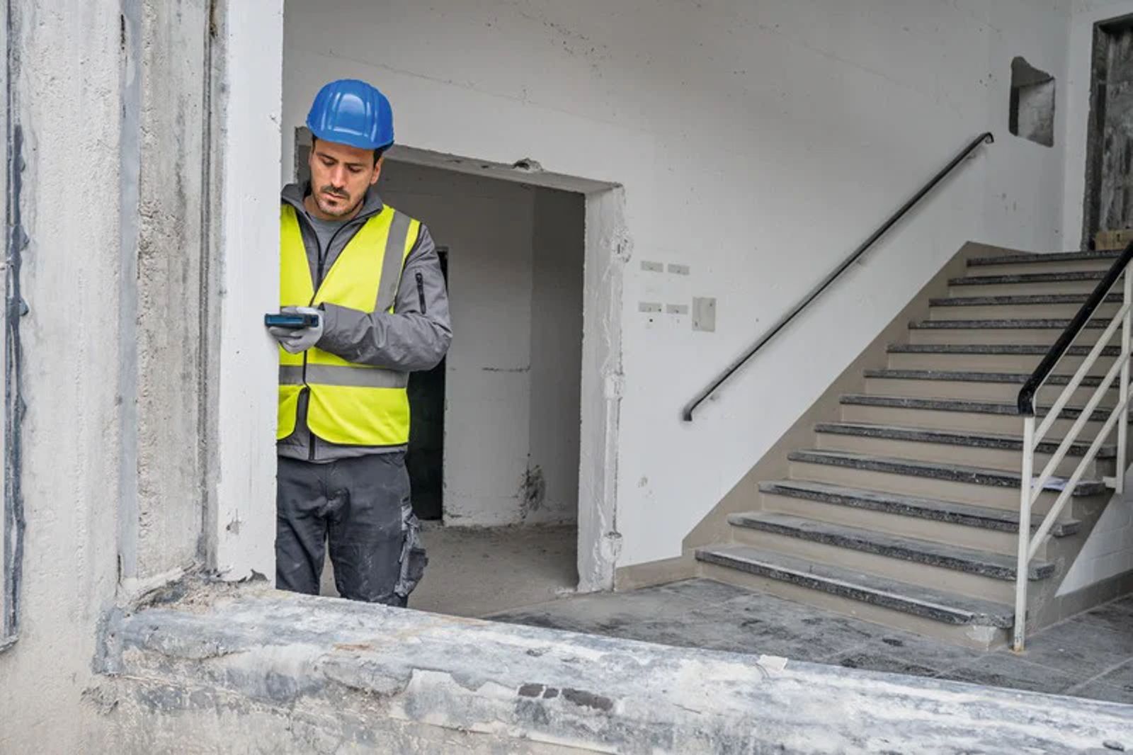 Laserový měřič vzdálenosti BOSCH PRO GLM 40-31, 40m