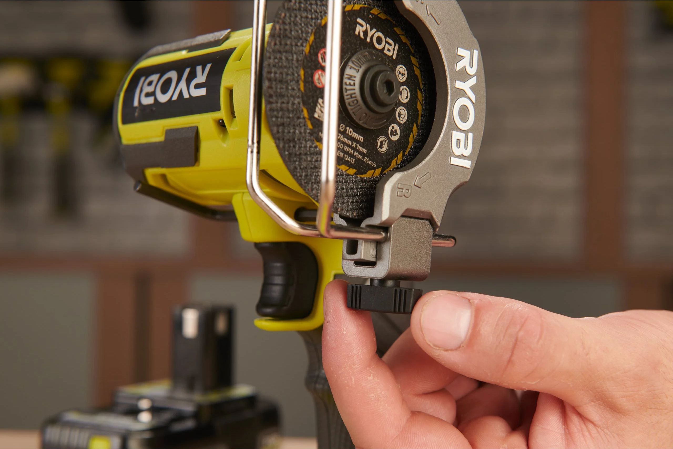 Aku úhlová bruska RYOBI RCT18BL-0, 76mm, 18V